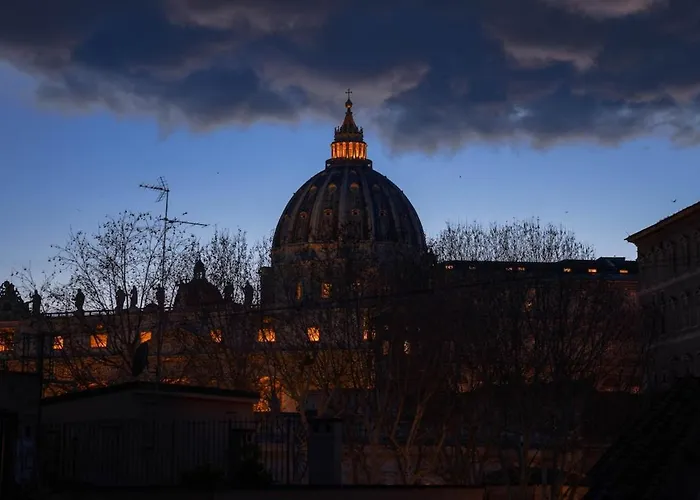 Comfortable Vatican, Pope View Window With St Peter View